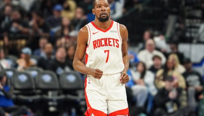 开云app-37岁155天！杜兰特连续三场砍下30+ 火箭队史最老球员