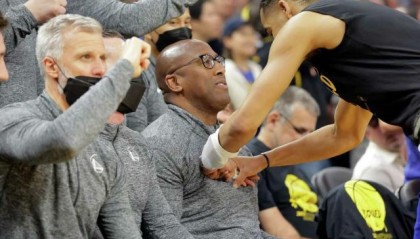 开云app-【现场】老熟人重返湾区 勇士半场89分却被惊出冷汗