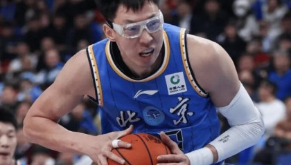 开云app-北京遭致命打击！周琦眼部受伤，外加2内线伤停，后续内线咋办？