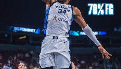 没防守三秒照样统治！字母哥欧锦赛连续10场25+10