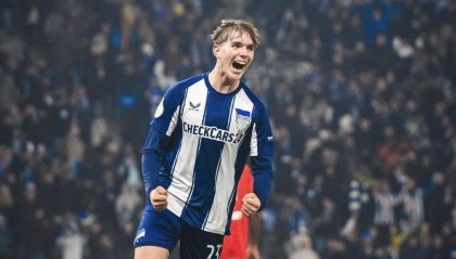 开云下载-罗马诺：曼城加入柏林赫塔16岁中场艾希霍恩争夺战