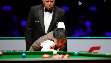 开云下载-历史首次！赵心童、周跃龙惊险晋级，国手包揽斯诺克世界大奖赛4强